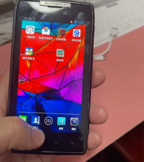 古董摩托罗拉，好像叫什么“刀锋”，肯定能用...