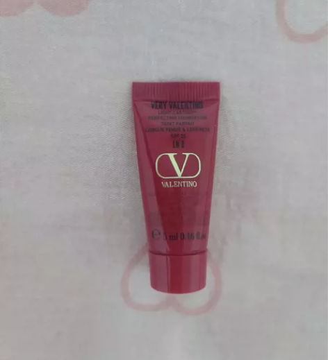 华伦天奴粉底液5ml小样，色号LN2，官方...