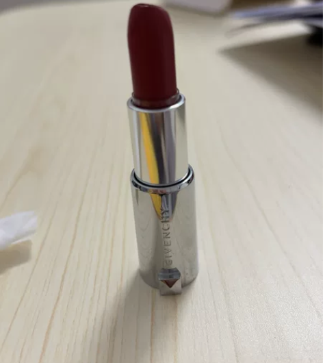 纪梵希N37，已过期，40包邮 感兴趣的话...