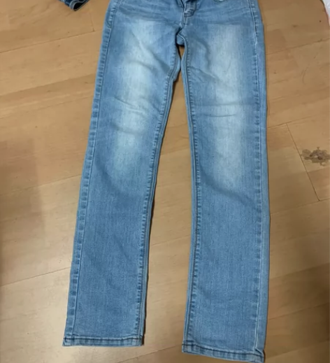 修身小脚牛仔裤很显瘦 S码 9.9新 质量...