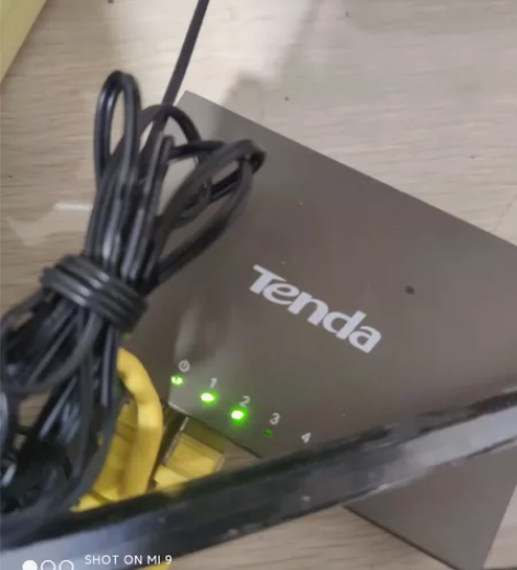 腾达5口全千兆以太网交换机 型号：TEG1...