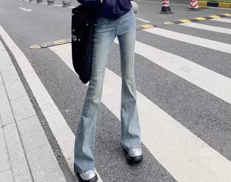 温姗拼接设计感复古高腰微喇牛仔裤女秋冬新品...