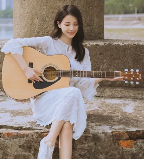 出雅马哈f310 3年前买的800块 弹过...