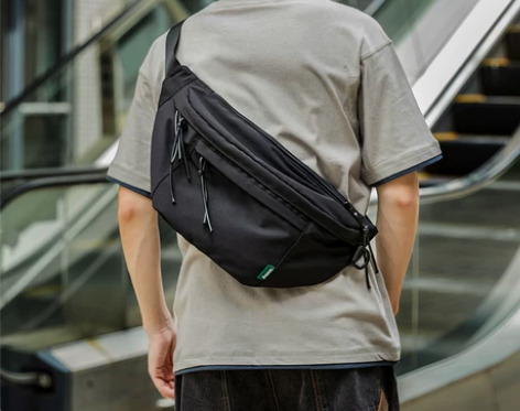 潮流休闲单肩斜挎包男士多功能胸包潮牌学生运...