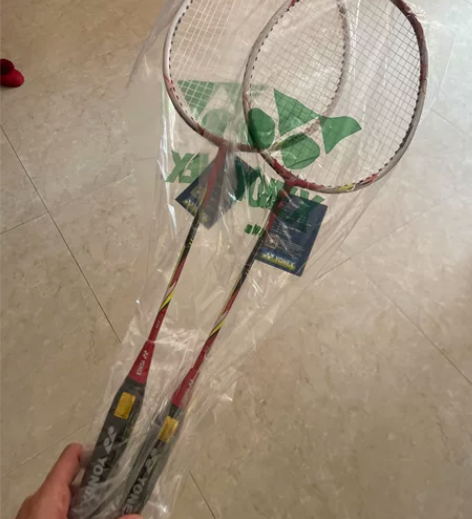 出售精品羽毛球拍，数量不多，先到先得便宜卖...