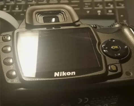 自用尼康单反相机＋两镜头，有箱子，从别人那...