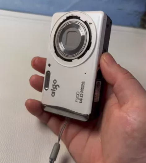 359  爱国者F300 奶白色 成色如图...