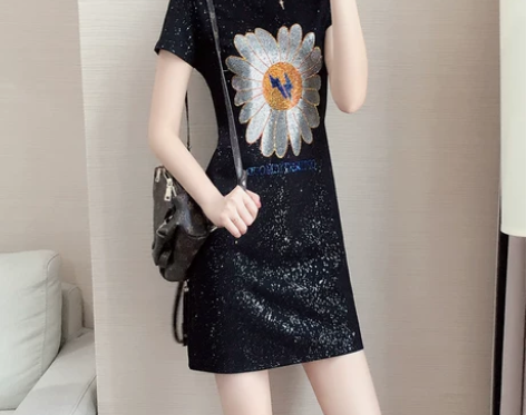 大码女装2022夏季新款镶钻雏菊遮肚子连衣...