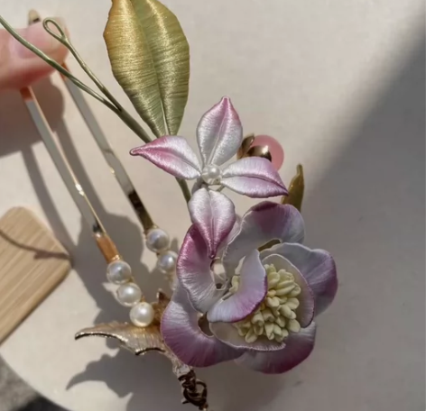 标价就是卖价现货缠花大甩卖给钱就出，满两百...