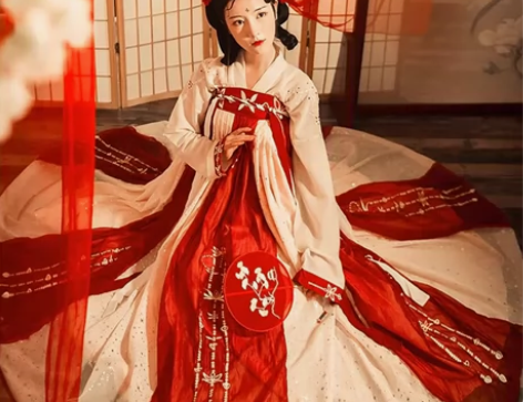 穿一，爽快送发饰或者团扇 感兴趣的话点“我...