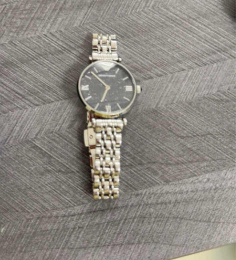 阿玛尼手表 感兴趣的话点“我想要”和我私聊...