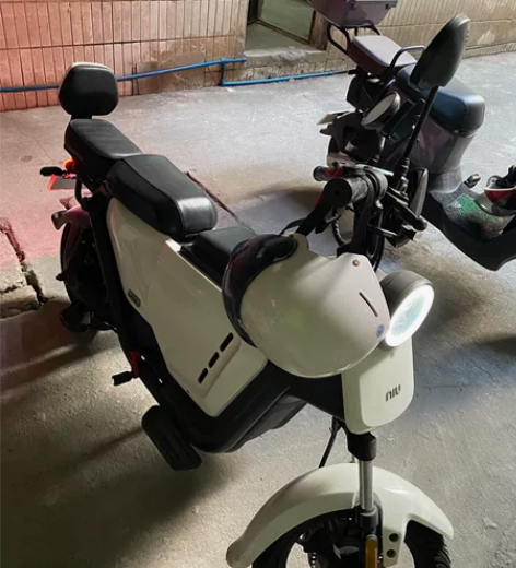 小牛Uqi u1c 一手车主,广州车牌靓号...