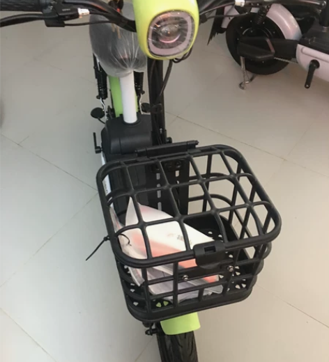 出自用电动车，锂电池现续航大概20公里，2...