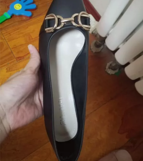 珠利莱zll，40码pu皮鞋，穿过几次的，...