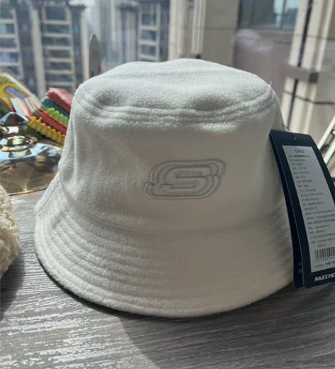 斯凯奇渔夫帽阿迪达斯棒球帽,毛绒帽,都是女...