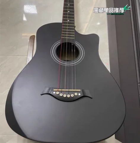 在吉他店买的,原价一千多,当时还报了课,这...