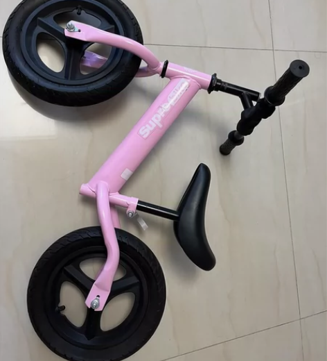 年前低价处理儿童平衡车,樱花粉色,小女孩的...