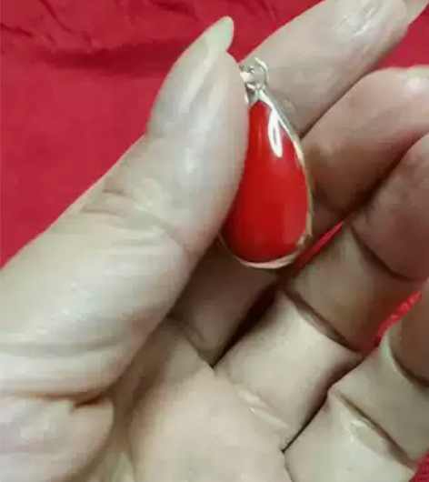 925银特色设计红色吊坠，(不含银链子)这...