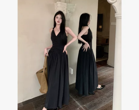 小众抽绳褶皱无袖v领挂脖吊带连衣裙高腰a字...