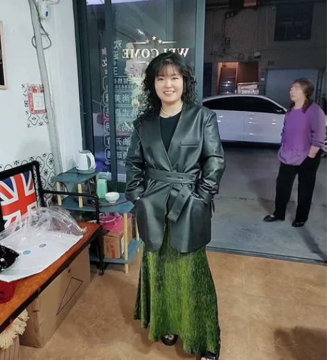 金丝绒鱼尾裙中长款高腰细褶简约半身裙 12...