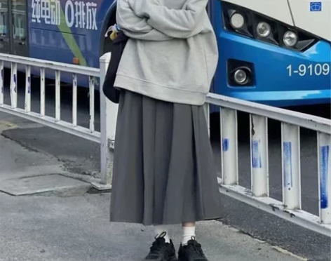 日系学院风灰色a字半身裙女春秋中长款高腰显...