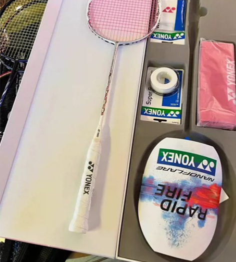 （白菜价出）转让原价799的尤尼克斯羽毛球...