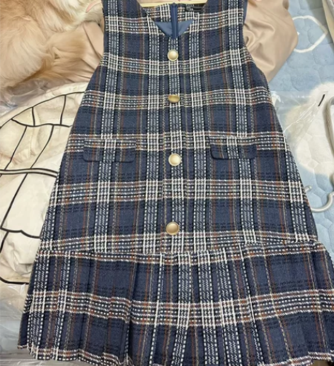 出一条藏蓝色格子裙，S码，本人身高155，...