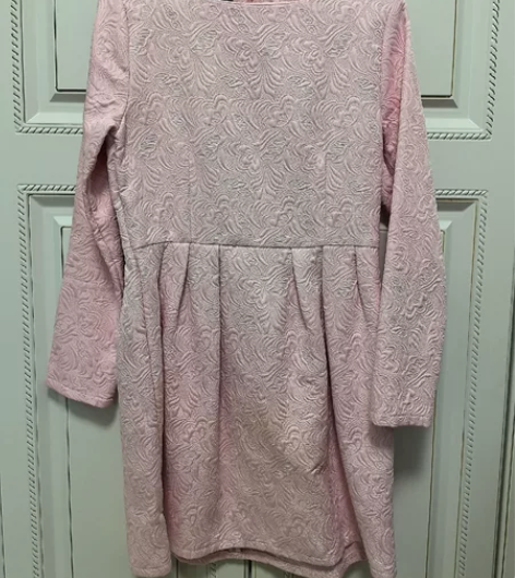 出闲置，粉色长袖连衣裙，几乎全新，没有穿着...