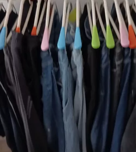 森马夏季小脚裤九分裤破洞牛仔裤（假一赔十）...