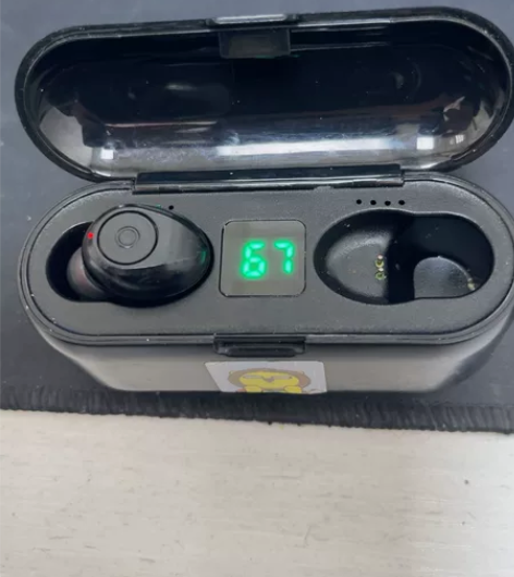 闲置夏新耳机。就左耳跟充电仓，便宜出。 感...