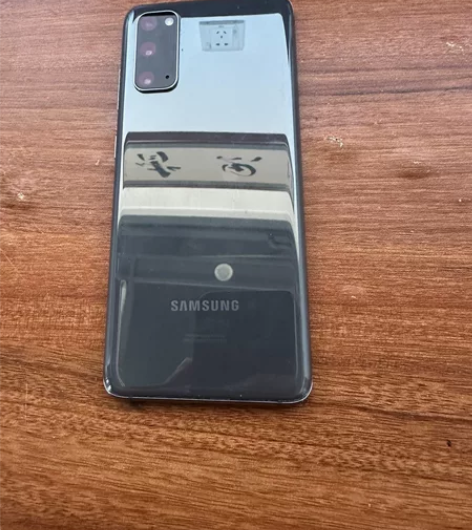 三星手机，屏幕有瑕疵，不影响正常使用！送外...