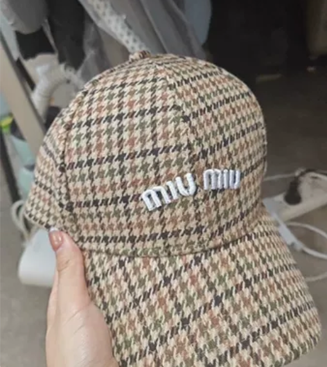 晶晶磨人晶嫂子家 呢子料子刺绣字母，千鸟格...