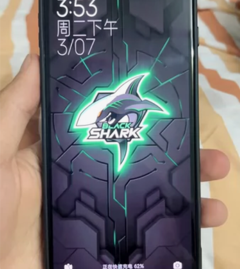 大学生进厂实习 出售二手黑鲨3电竞游戏手机...