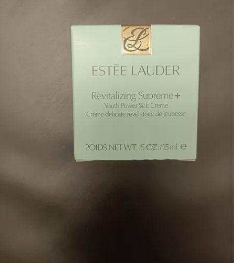 出雅诗兰黛的丰盈面部精华，全新未使用，包含...