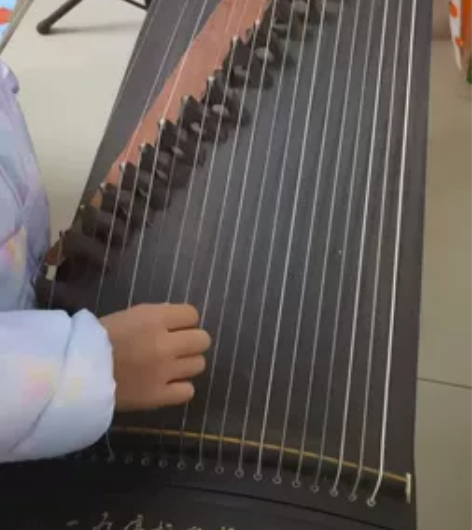 高品质古筝 音质很好 价值5k 学生高年级...