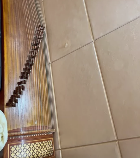 敦煌古筝,基本没有用过,一直闲置! 感兴趣...