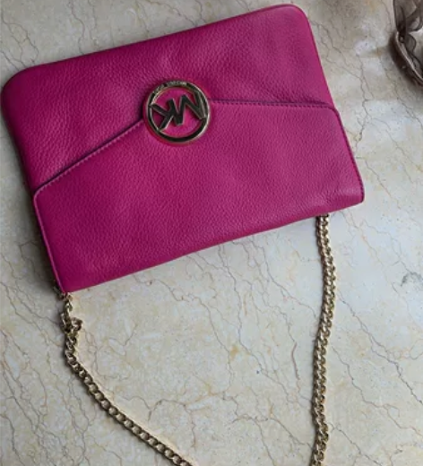 M K正品手拿包单肩包 买回来就没用过 无...