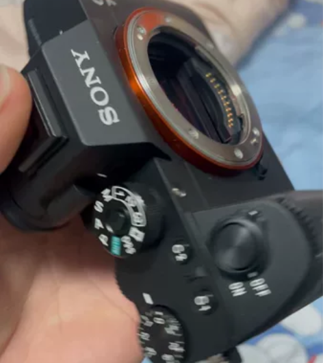 去年年底买的索尼a7r3，用了三个月吧。到...