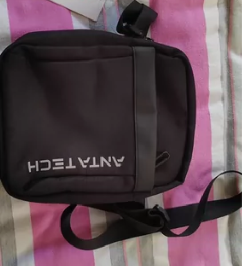 出售安踏单肩包一个，单位奖励的。全新未用～...