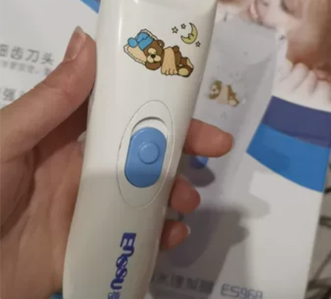 儿童理发器，买来给幼儿期夏天剃头用的，现在...