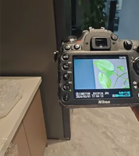 出一台单反相机尼康D7100 成色如图片所...