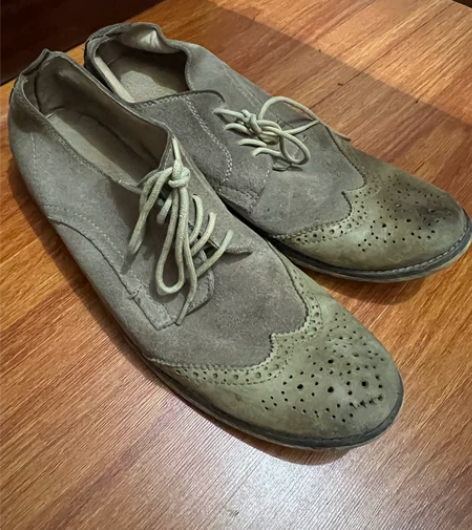 非常喜欢的布洛克雕花休闲翻毛皮鞋 下面是木...