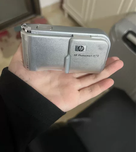 惠普M22 配件有内存卡和电池及充电器 个...