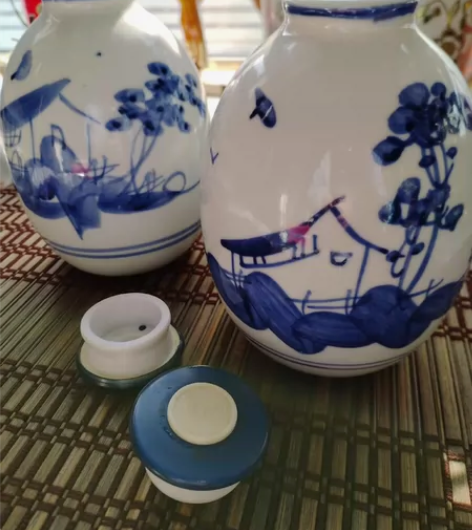 景德镇陶瓷罐一对。玉风窑。写意小山水画。可...