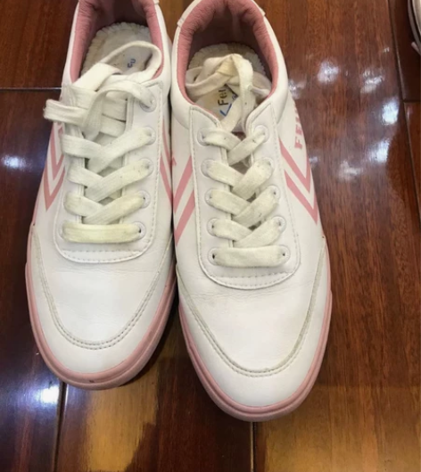 飞跃休闲鞋，专柜购入，38码，低价不退换！...