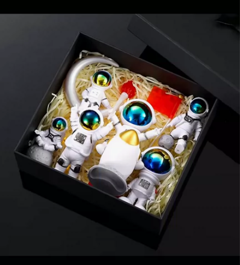 刚刚入手宇航员摆件小太空人家居桌面车载装饰...