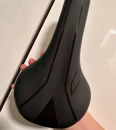 飞鸽原装车座椅，无划痕 换了宽坐垫 所以把...