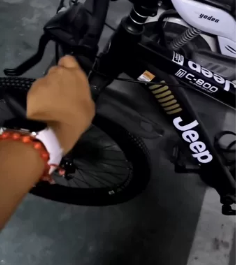 自行车山地车Jeep 感兴趣的话点“我想要...