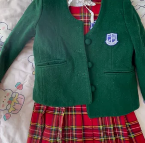 海贝幼儿园校服M码，很新的。 衬衣裙子50...