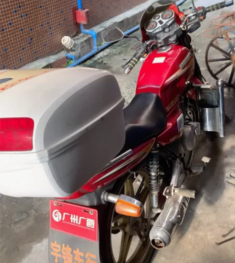 铃木钻豹125摩托车，车况良好，全原装质量...